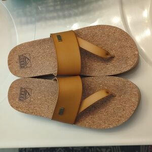 Never worn reef sandals